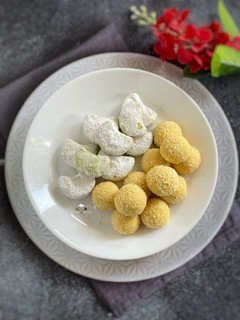Foto resep Putri Salju Pandan & Coconut Balls Cookies dari 1 Adonan Kue Kering