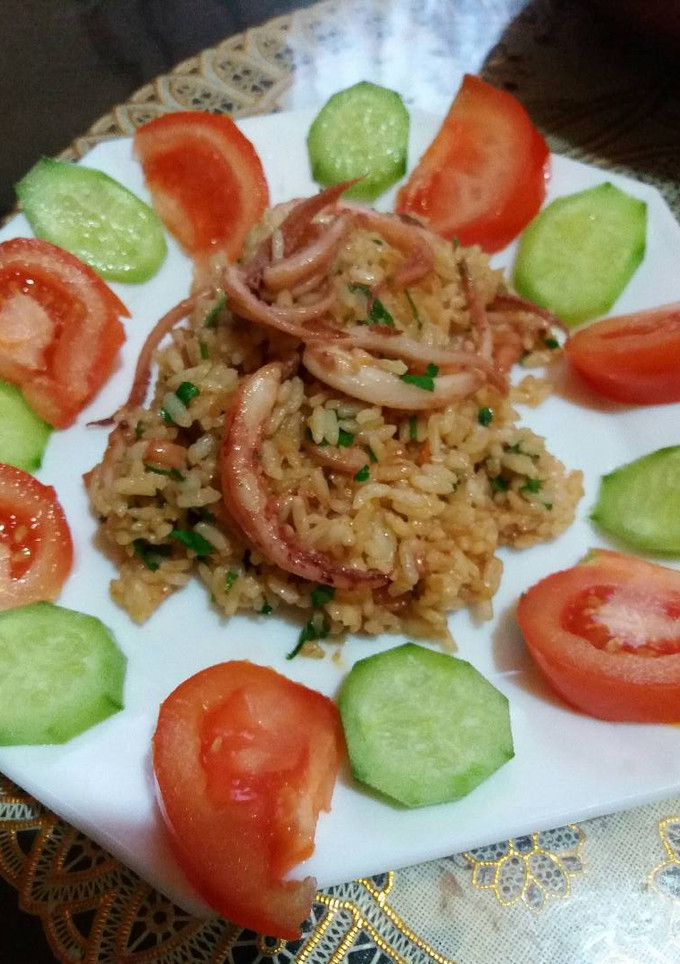 A picture of Fried rice with squid.