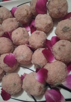 A picture of Instant Coconut tutti frutti laddu.