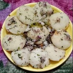 A picture of Stuffed idli.