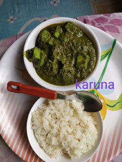 A picture of Palak paneer.