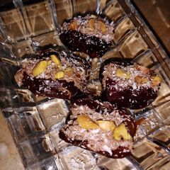 A picture of Choco dates.