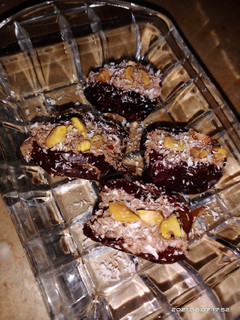 A picture of Choco dates.