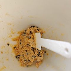 A picture of Crunchy cornflake chocolate chip cookies.