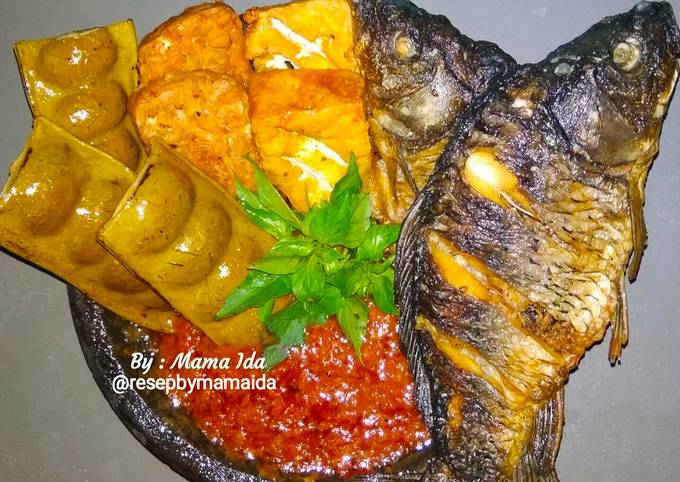 Lalapan Ikan Mas Sambal Terasi