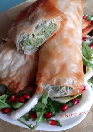 Foto di Involtini di pasta fillo con ricotta,mozzarella e cimammarelle