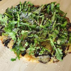 A picture of Cheesy Mushroom Onion Flatbread.