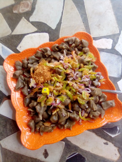 A picture of Dan wake alkama da rogo da garin wake.