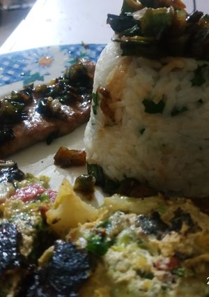 Una foto de Tortilla de repollo con arroz y churrasco de bondiola