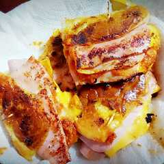 Una foto de Pizza sándwich casera rica, fácil y rápida