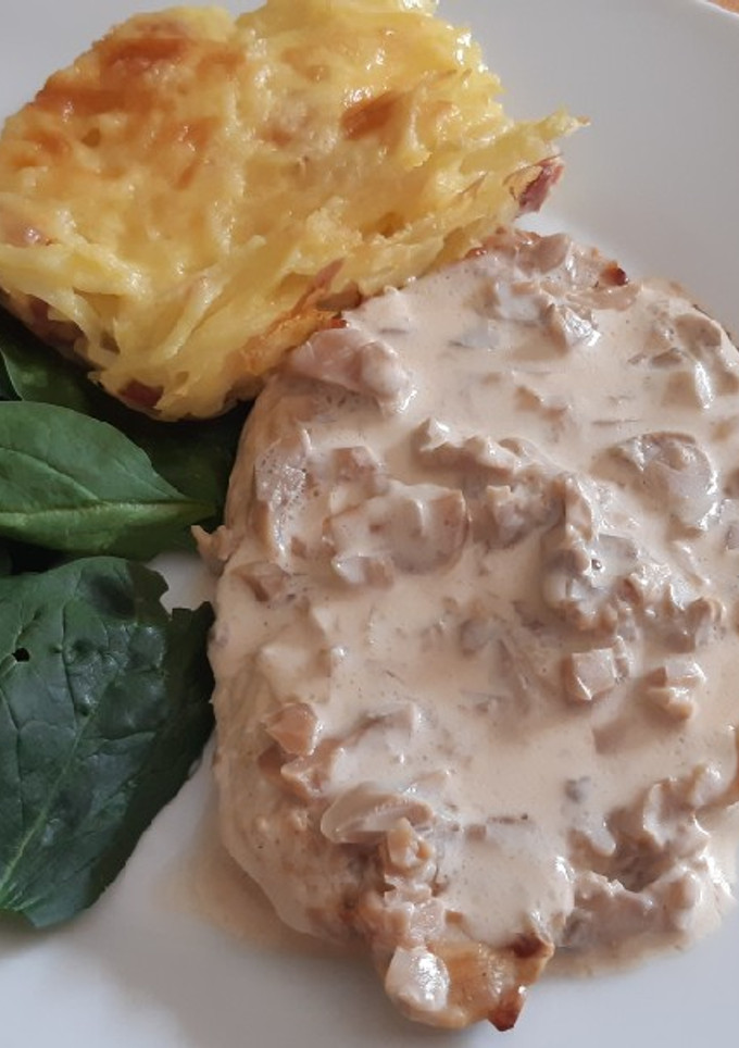 Una foto de Pechuga en crema de champiñones