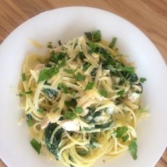 A picture of Creamy chicken and spinach pasta.