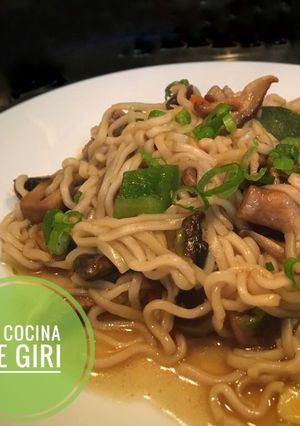 Una foto de Fideos con Carne y Hongos