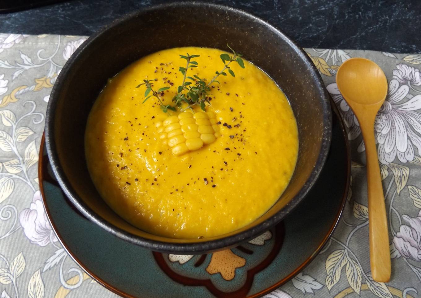 Sopa crema de choclos, zanahorias y calabaza