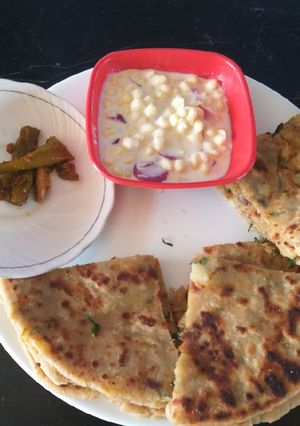 A picture of Potato and fenugreek leaves paratha.