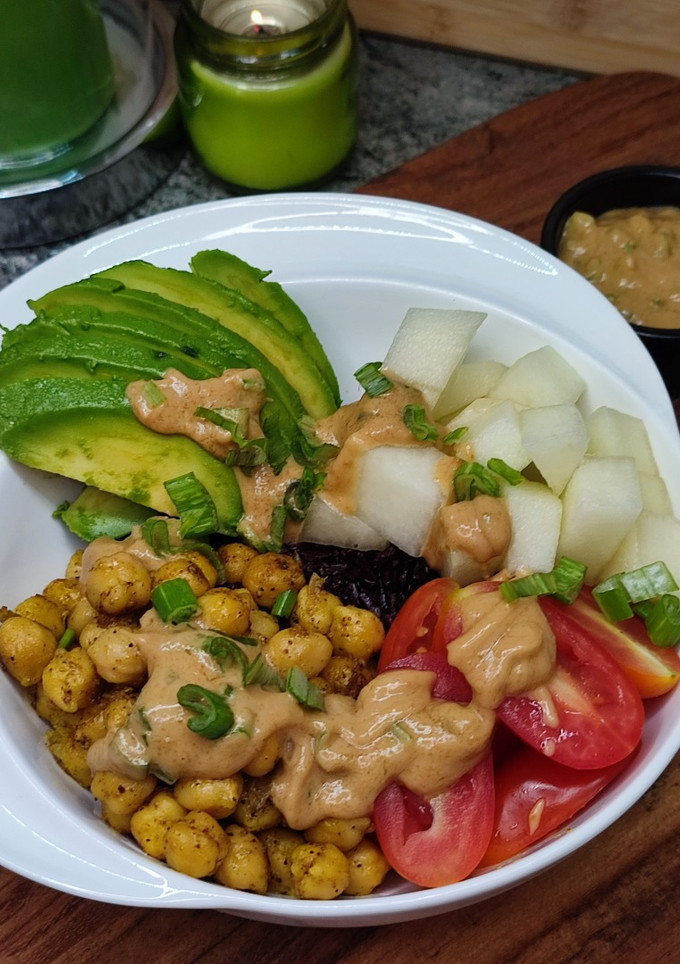Una foto de Poke bowl de arroz vegano