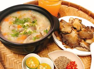 Hình của món Cháo nấm hạt sen tươi.