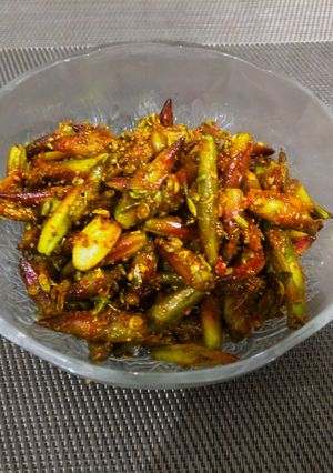 A picture of Thuthiya or pakar Achar (pickle).