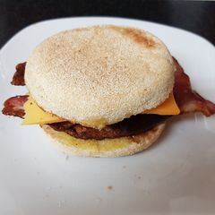 A picture of My Bacon and Blackpudding Muffin. ❤.