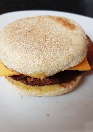 A picture of My Bacon and Blackpudding Muffin. ❤.