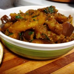 A picture of Spicy Baingan Aloo Fry.