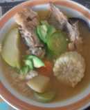 Caldo de huesos de pollo