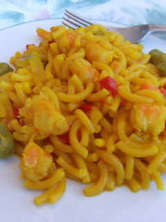 Una foto de Fideos con langostinos y habas