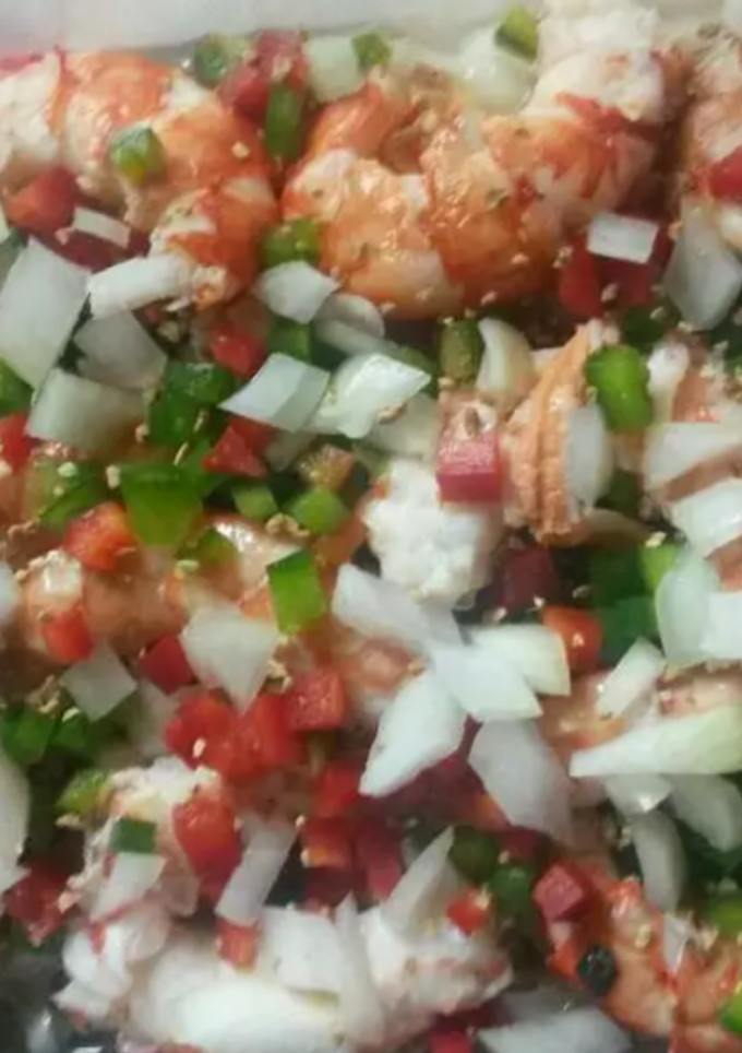 Una foto de Langostinos en salsa criolla!