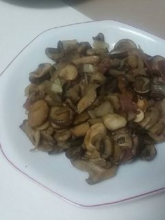 Una foto de 1057. Champiñones y setas con jamón