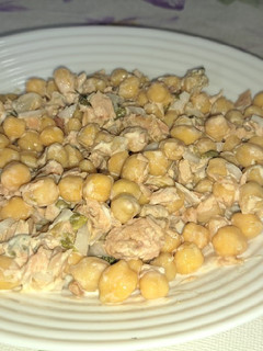 Una foto de Garbanzos con alcaparras