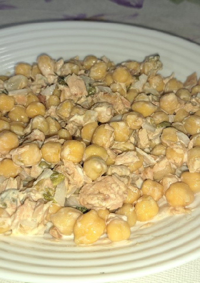 Una foto de Garbanzos con alcaparras