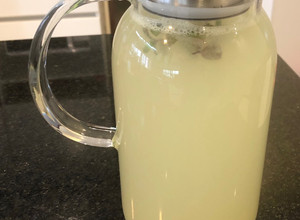 Una foto de Jugo de jengibre casero