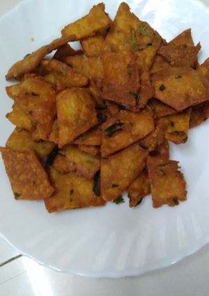 મેથી ના સક્કરપારા (Methi Shakkarpara Recipe In Gujarati) રેસીપી મુખ્ય ફોટો