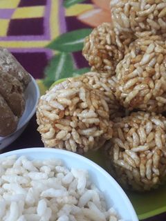मुरमुरे के लड्डू (लईया के लड्डू) रेसिपी मुख्य फोटो