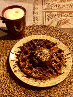 Una foto de Gofre de avena con helado de plátano y chocolate 🧇