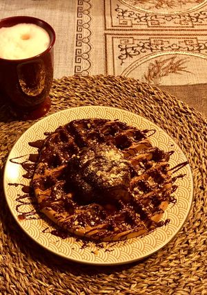 Una foto de Gofre de avena con helado de plátano y chocolate 🧇