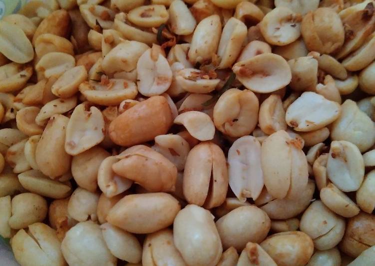 Kacang bawang gurih renyah
