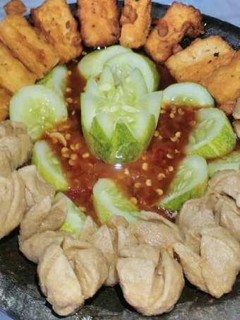 Cara Sederhana Membikin Resep  Rujak bakso, tahu dan timun yang Lezat, Enak
