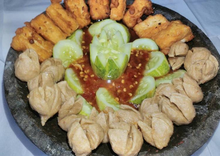 Rujak bakso, tahu dan timun