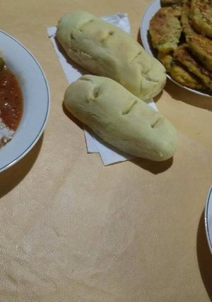 Una foto de Morrones rellenos en salsa (y de yapa, croquetas de arroz)!