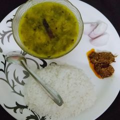 A picture of Dal palak.