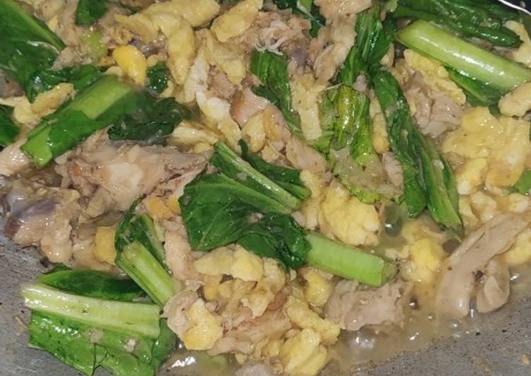 Cara Gampang Membuat Telur kopyok suwir ayam bumbu mie, Enak Banget