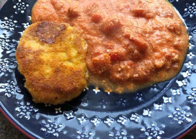 Mother’s pork steak in breadcrumbs with cheese and tomatoes