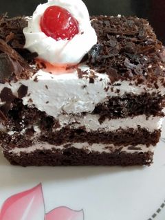 बॉर्नबोन बिस्कुट पेस्ट्री (bourbon biscuit pastry recipe in Hindi) रेसिपी मुख्य फोटो