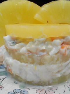 Una foto de Ensaladilla de marisco, rape y piña