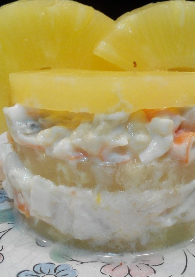 Una foto de Ensaladilla de marisco, rape y piña