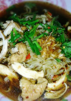 รูปของ บะหมี่ไก่ฉีกพะโล้ ชามละ 10 บาท #งบ60บาท
