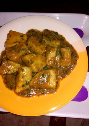 A picture of Yam porriage with scent leaf.