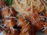 Spaghetti con albóndigas de ricotta
