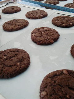 Una foto de Galletas de chocolate rellenas